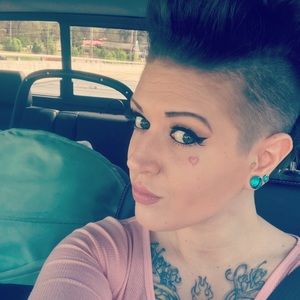 Meet your Posher, April